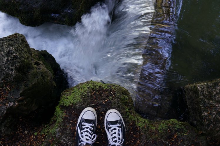 English Park waterfall with Converse.